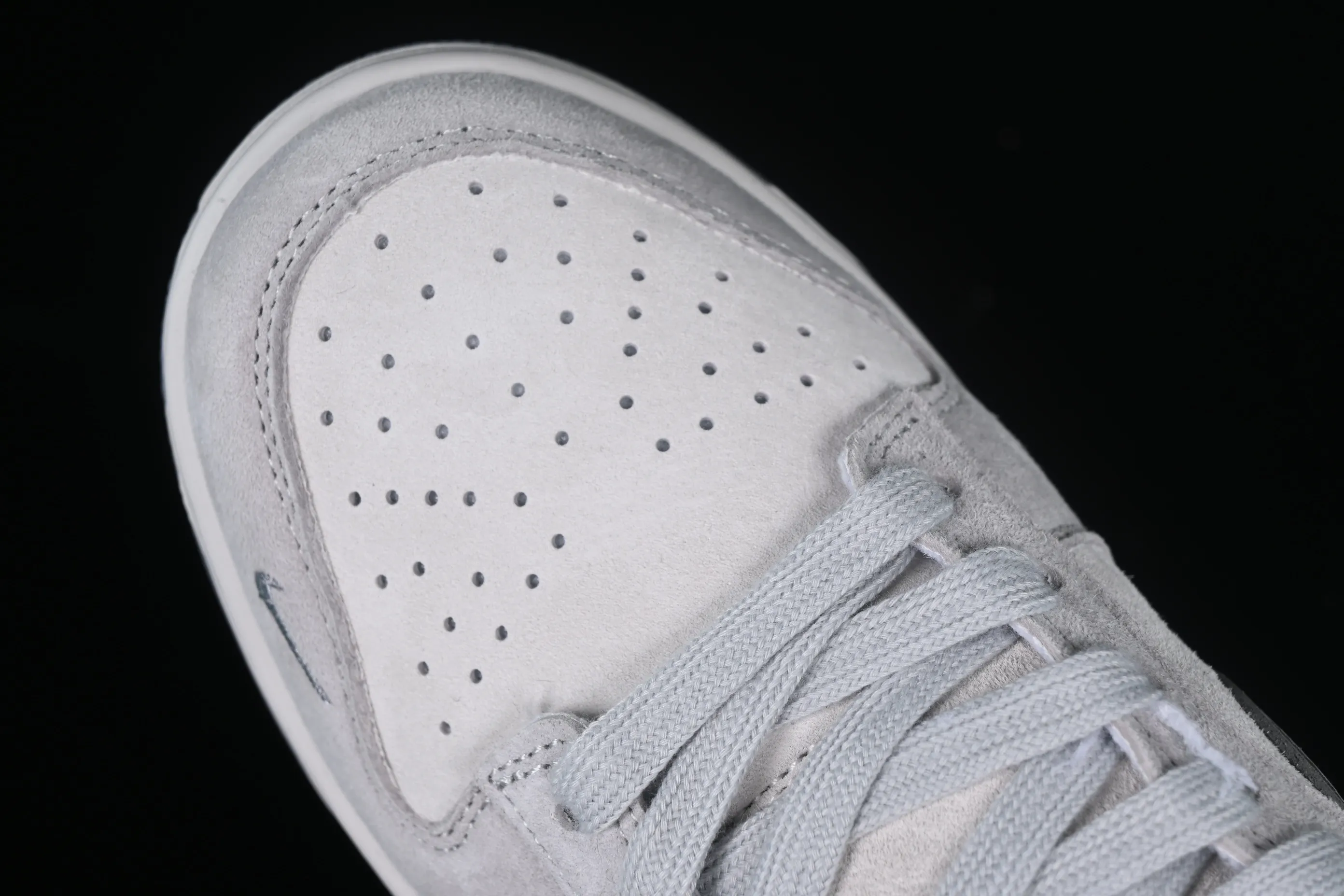 All Categories Nk SB Dunk Series Nk SB Dunk Low Low-top sneakers Nk Dunk Low North CDG joint-grey Three-party joint SB low-top casual sneakers FC1688-181